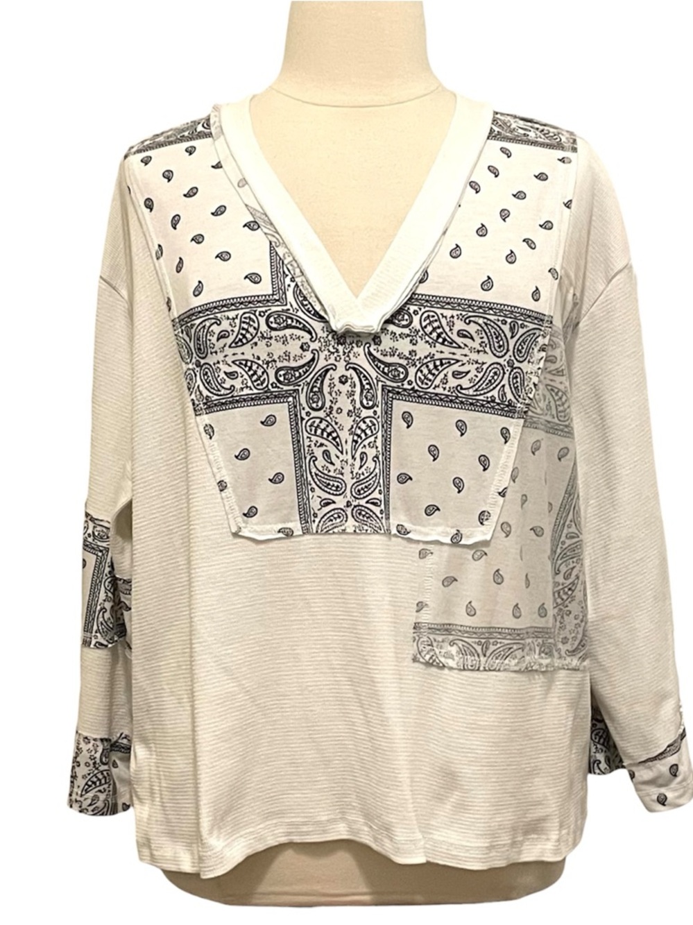 POL White Long-Sleeve Bandana Patch V-Neck Top